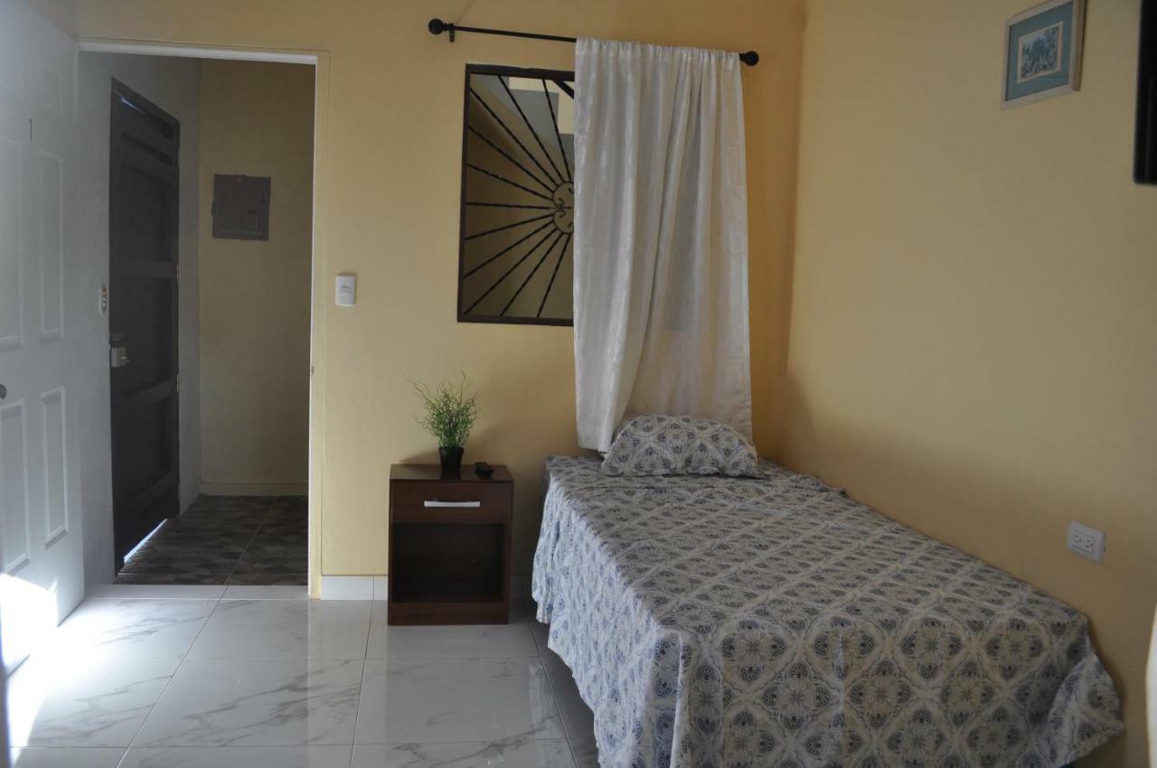 Hotel Casa Blanca Леон Экстерьер фото